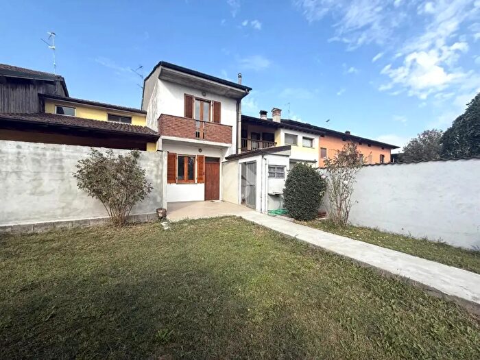 Casa quadrilocale in vendita in Via Villa Vetere, Soncino
