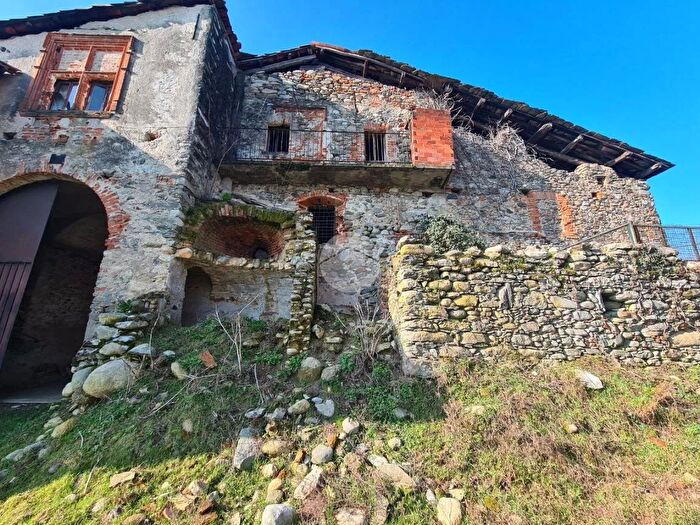 Casa trilocale in vendita in Via Rivarotta, Cuorgne