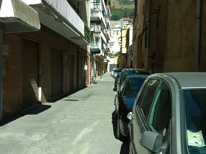 Appartamento con 6 locali in vendita in Via Kennedy, Monreale