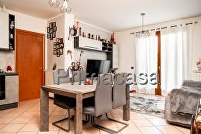 Appartamento trilocale in vendita in Via di Mezzo, Zevio