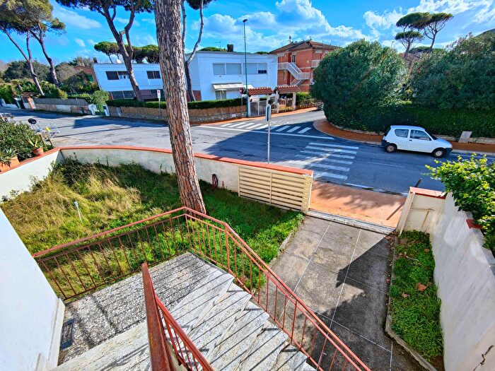 Appartamento con 5 locali in vendita in Via delle Orchidee, Pisa