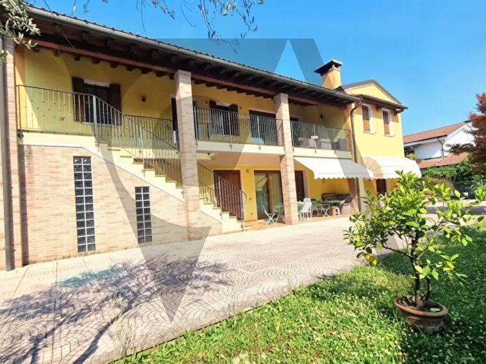 Appartamento trilocale in vendita in Via Borgo Borghetto, Padova