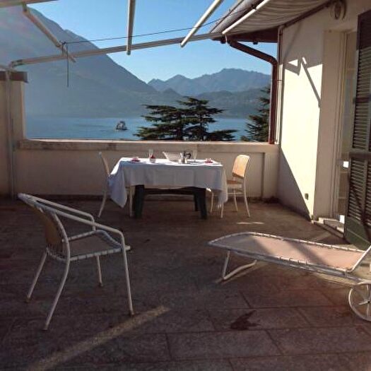 Appartamento bilocale in affitto in Via Roma, Varenna