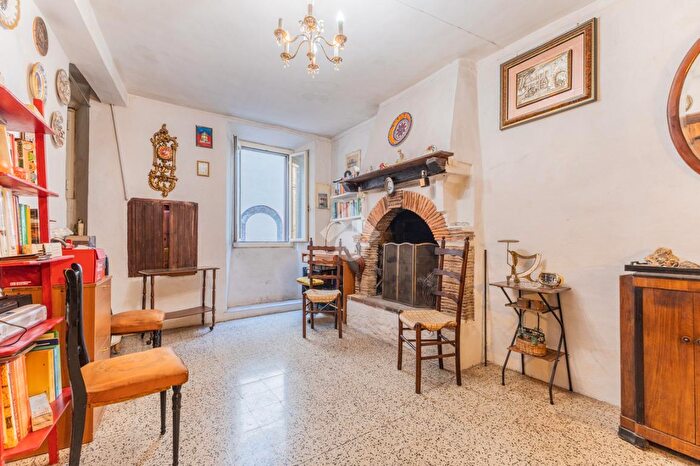 Appartamento con 5 locali in vendita in Via Cassia Interna, Vetralla