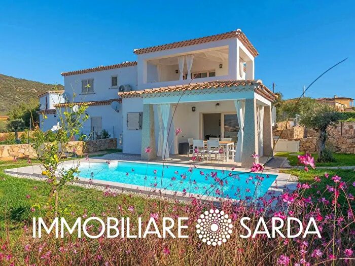 Casa con 5 locali in vendita in Budoni