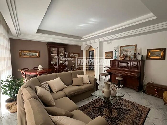 Appartamento quadrilocale in vendita in Viale Maria Bakunin, Napoli
