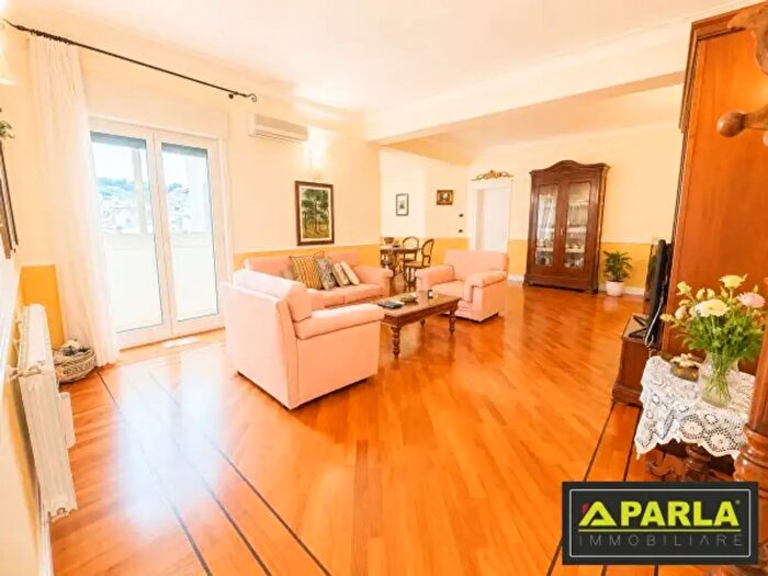 Appartamento con 5 locali in vendita in Via Regina Margherita, Canicatti'