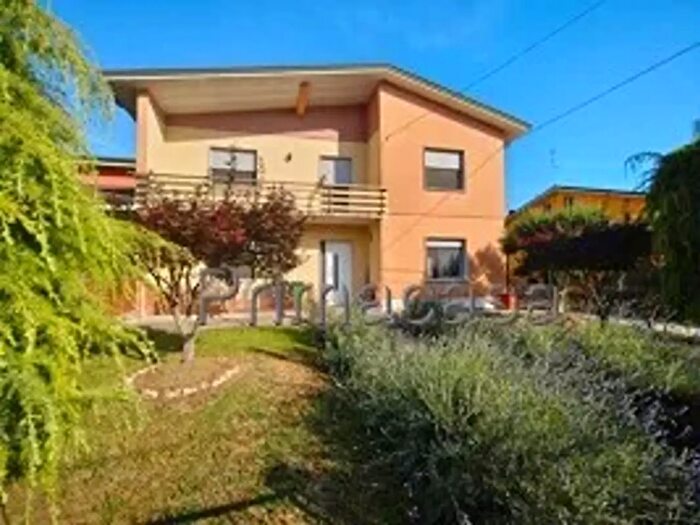 Casa con 10 locali in vendita in Via Puccini a, Gazzo Veronese