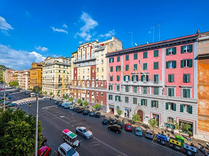 Appartamento trilocale in vendita in Via della Giuliana, Roma