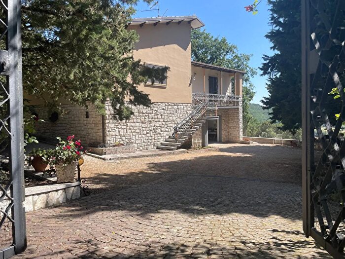 Casa con 7 locali in vendita in AcquaspartaCasteldelmonte, Acquasparta