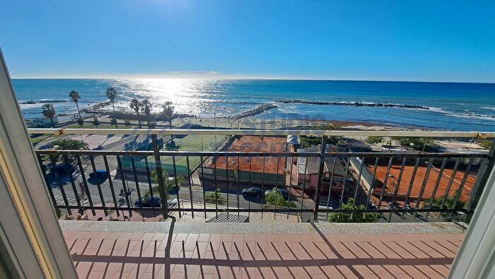 Appartamento trilocale in vendita in Via Lungomare, Taggia