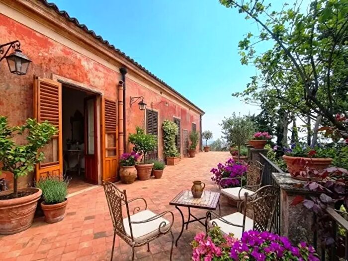 Casa con 6 locali in vendita in Via delle Acacie, Giarre