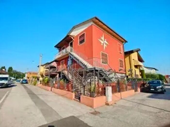 Appartamento con 7 locali in vendita in Via Montanari, Cerea