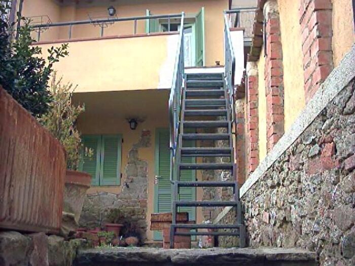 Appartamento trilocale in vendita in Bucine