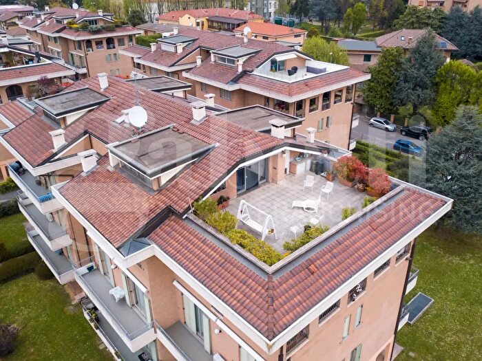 Appartamento con 5 locali in vendita in Via Trento, Cesano Maderno