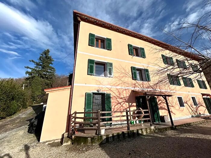 Appartamento con 5 locali in vendita in Via Chiesa Costa Favareto, Serra Ricco