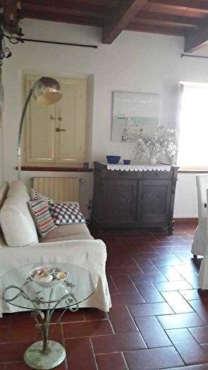 Appartamento trilocale in affitto in Ameglia