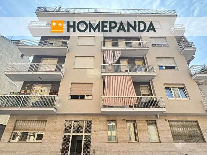Appartamento trilocale in vendita in Via Montalenghe, Torino