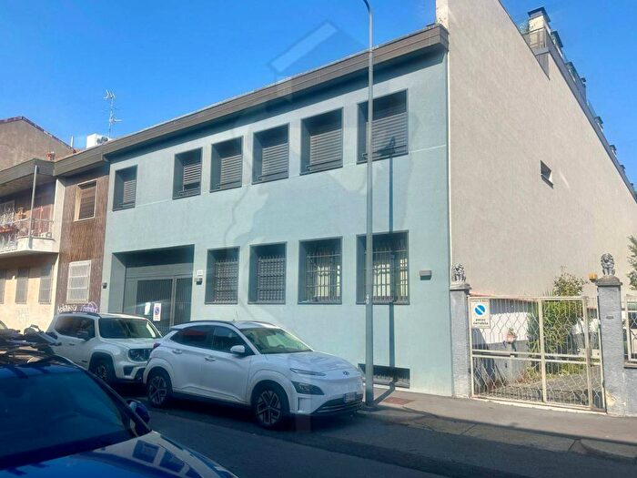 Appartamento trilocale in affitto in Via Asiago, Ponte Nuovo, Milano