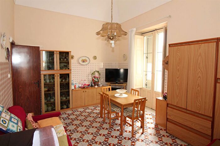 Casa con 6 locali in vendita in Via San Biagio, Lentini