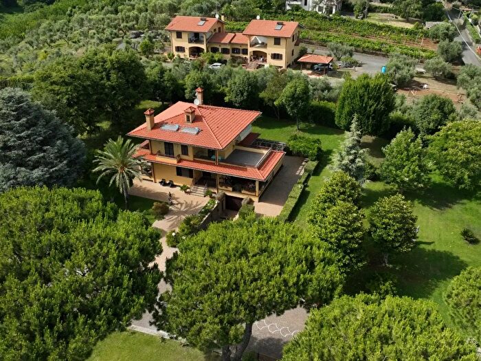 Casa quadrilocale in vendita in Via della Faiola, Velletri