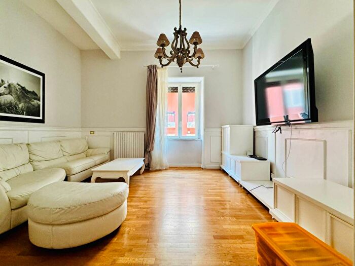 Appartamento trilocale in affitto in Via Monte di Dio, Santa Lucia, Napoli