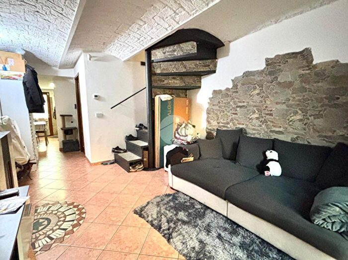 Casa trilocale in vendita in Via Santorre di Santarosa, None