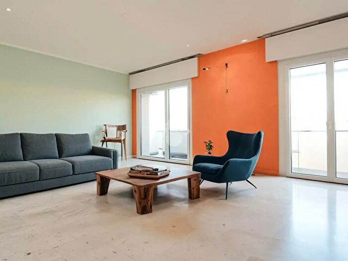 Appartamento trilocale in vendita in Via Montebello, Mariano Comense