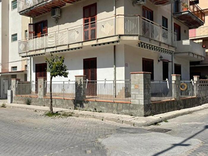 Appartamento quadrilocale in vendita in Via Alcide De Gasperi, Oliveri