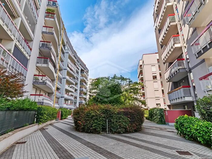 Appartamento trilocale in vendita in Luigi Mengoni, Milano