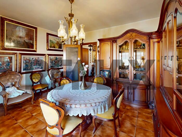 Appartamento con 8 locali in vendita in Via Villa Glori, Livorno