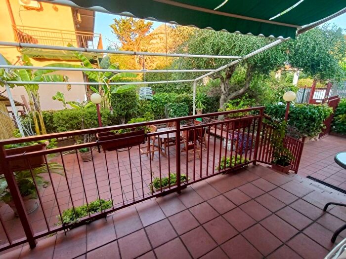 Casa trilocale in affitto in Via Achille, Mondello Valdesi, Palermo