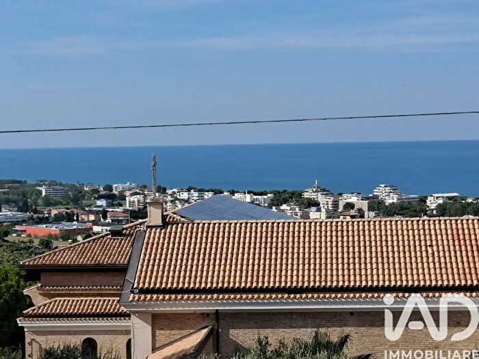 Casa con 11 locali in vendita in Viale dello Splendore, Giulianova