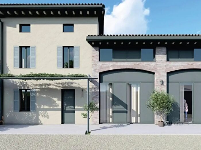 Casa quadrilocale in vendita in Strada Montanara, Parma