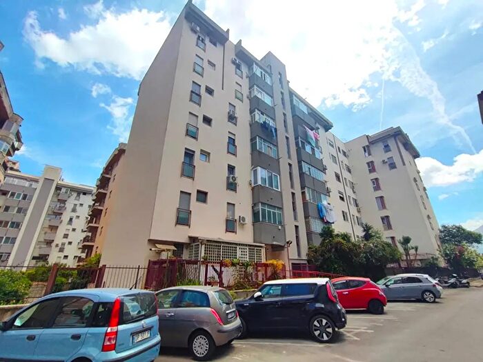 Appartamento con 5 locali in vendita in Via Monti Iblei, Palermo