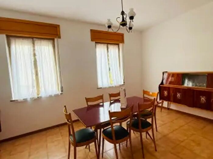 Casa con 6 locali in vendita in Via Sena, Pattada