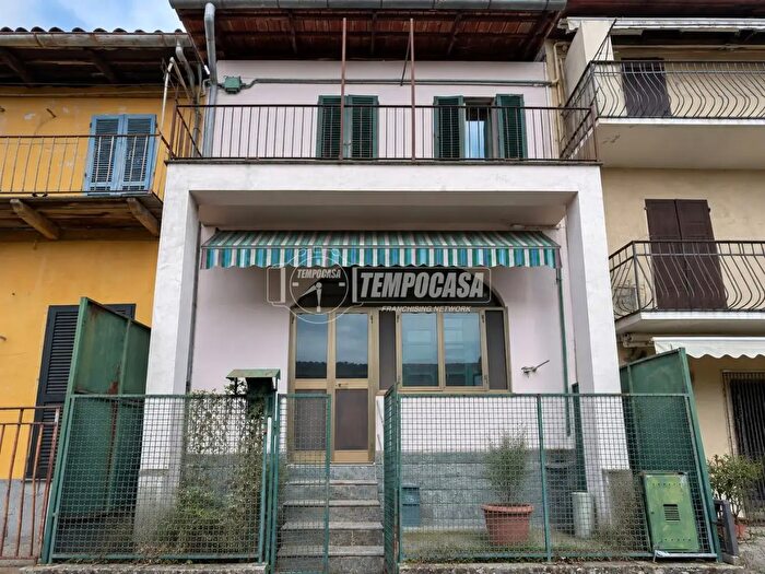 Casa quadrilocale in vendita in Via Giuseppe Garibaldi, Vigliano Biellese