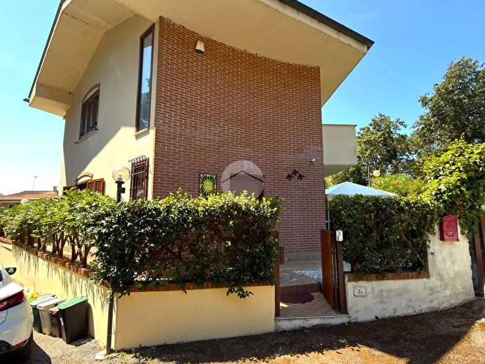 Casa quadrilocale in vendita in Via Biancamano a Traversa, Sabaudia