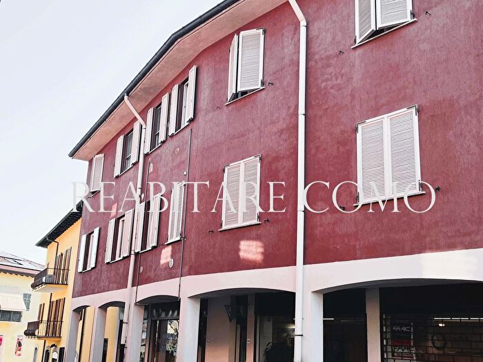 Appartamento trilocale in vendita in Via Cantaluppi, Lipomo