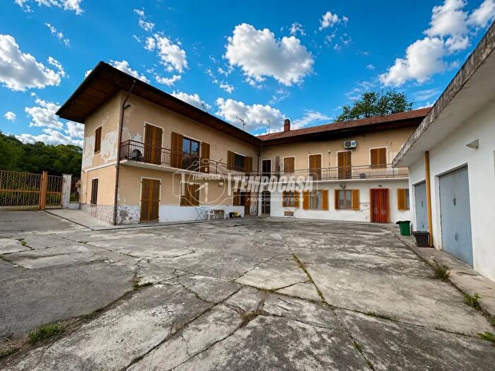 Appartamento quadrilocale in vendita in Via Barone, Candia Canavese