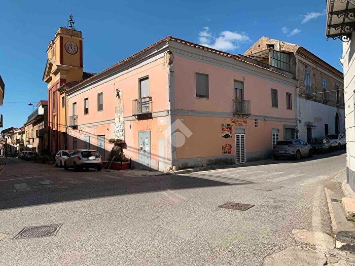 Casa con 8 locali in vendita in Via Galatina, Caserta