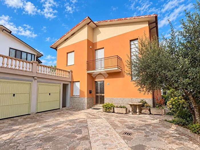 Casa con 7 locali in vendita in Via Tomba, Forli'