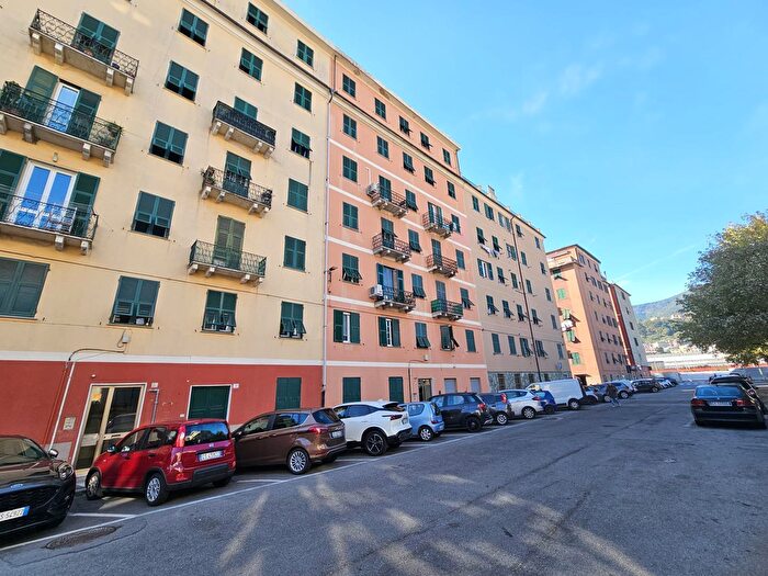 Appartamento con 5 locali in vendita in Via Giovanni Lanza, Genova