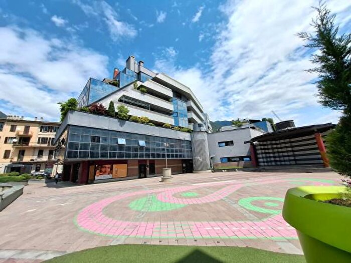 Appartamento con 6 locali in vendita in Largo Alberto Pedrini, Sondrio