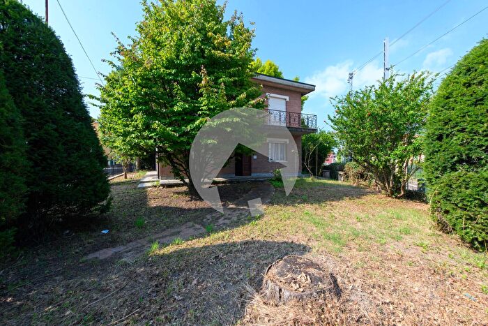 Casa con 12 locali in vendita in Via Matilde di Canossa, San Polo DEnza