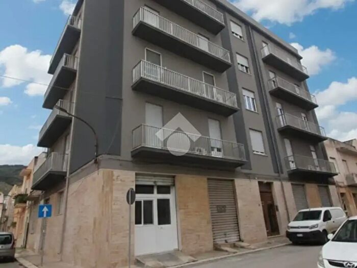 Appartamento quadrilocale in vendita in Via IV Novembre, Erice