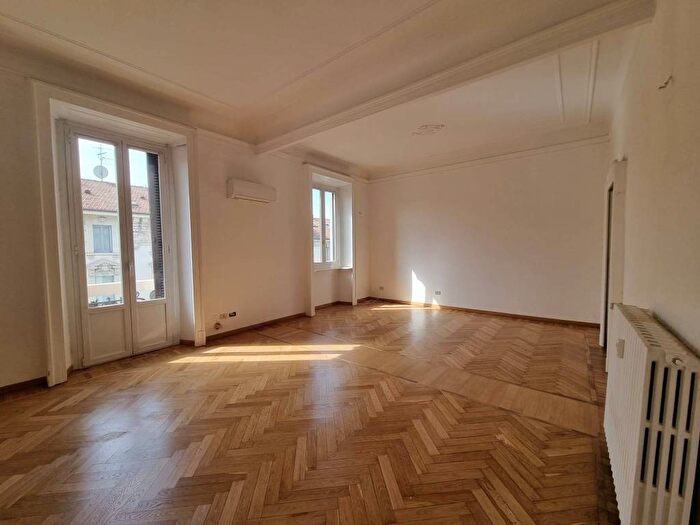 Appartamento quadrilocale in affitto in Indipendenza, Milano
