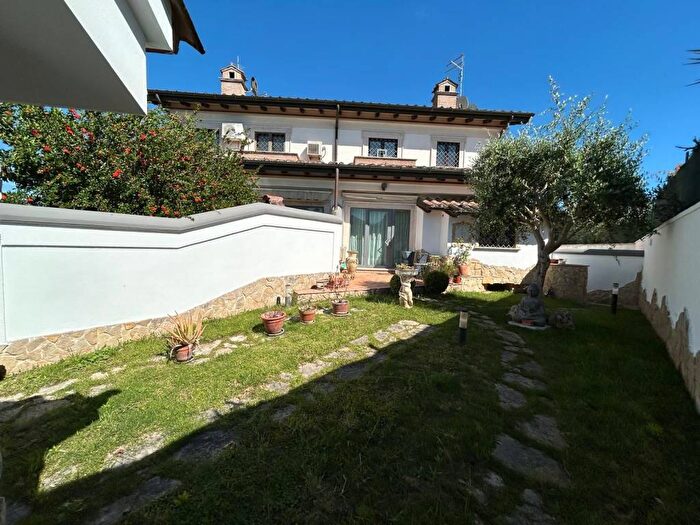 Casa trilocale in affitto in Infernetto, Roma