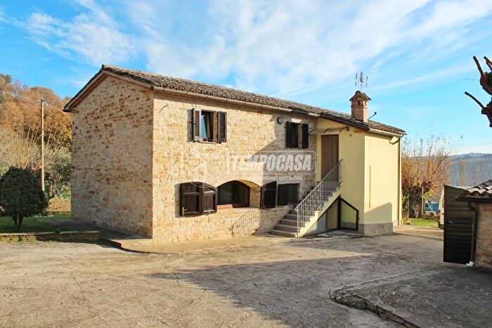 Appartamento con 5 locali in vendita in Contrada Forchiusa, Serra San Quirico