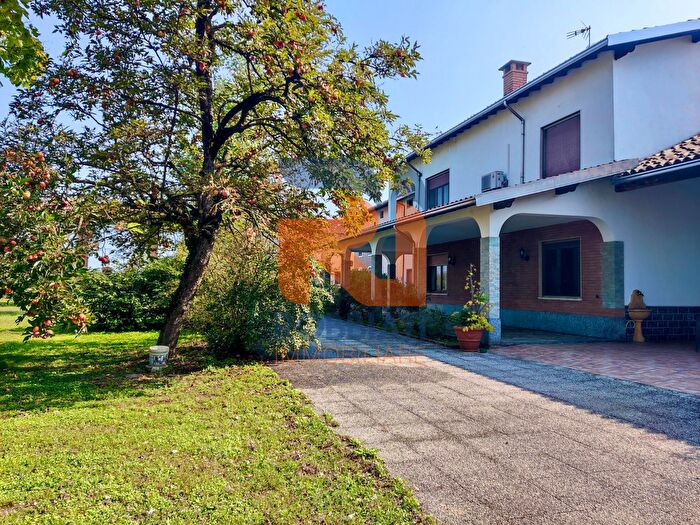Casa con 5 locali in vendita in Via Aldo Moro, Zinasco